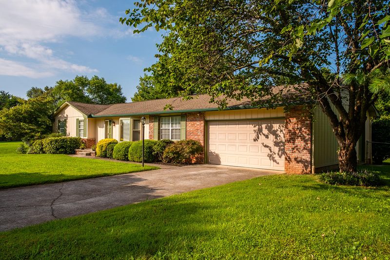 1613 Clemente Ln, Knoxville, TN 37922