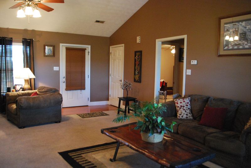 1613 Foxfire Cir, Seymour, TN 37865