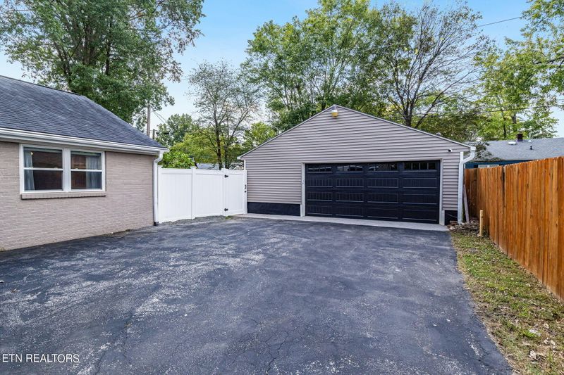 1613 Huxley St, Alcoa, TN 37701