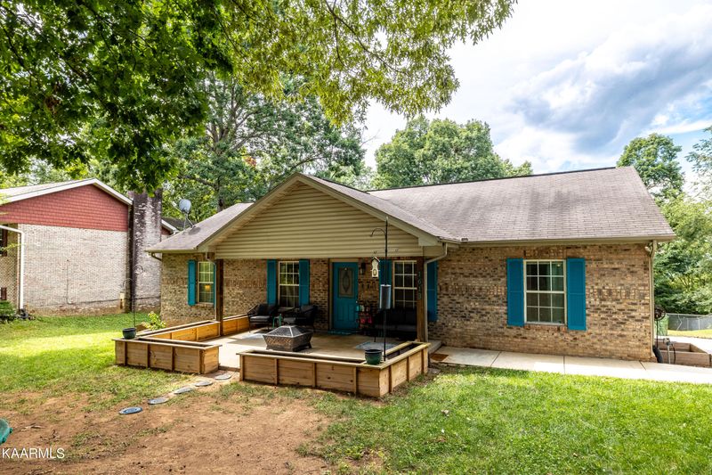 1613 Jett Rd, Maryville, TN 37804