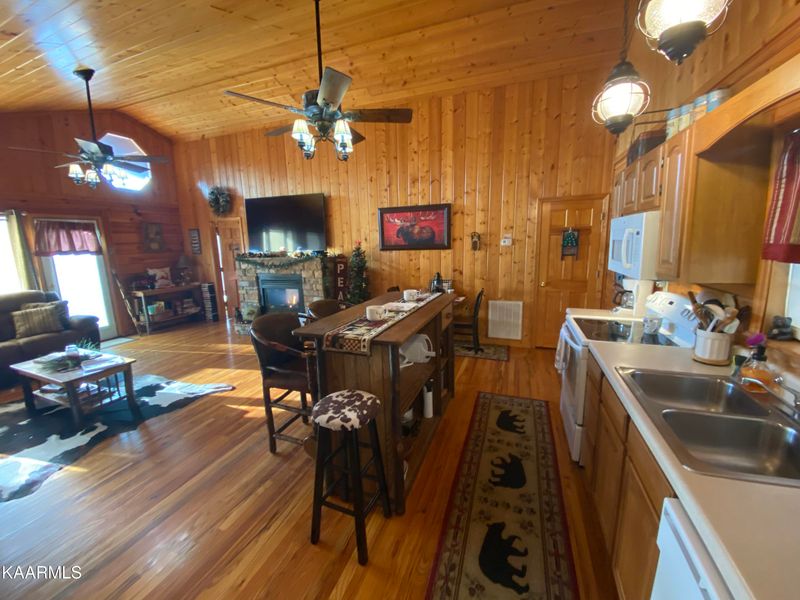 1613 Pinewood Way, Sevierville, TN 37862