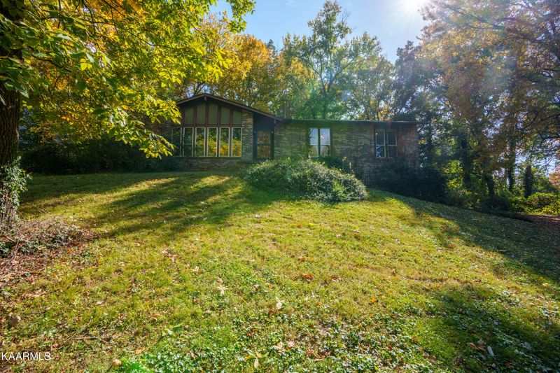 1614 Bexhill Dr, Knoxville, TN 37922