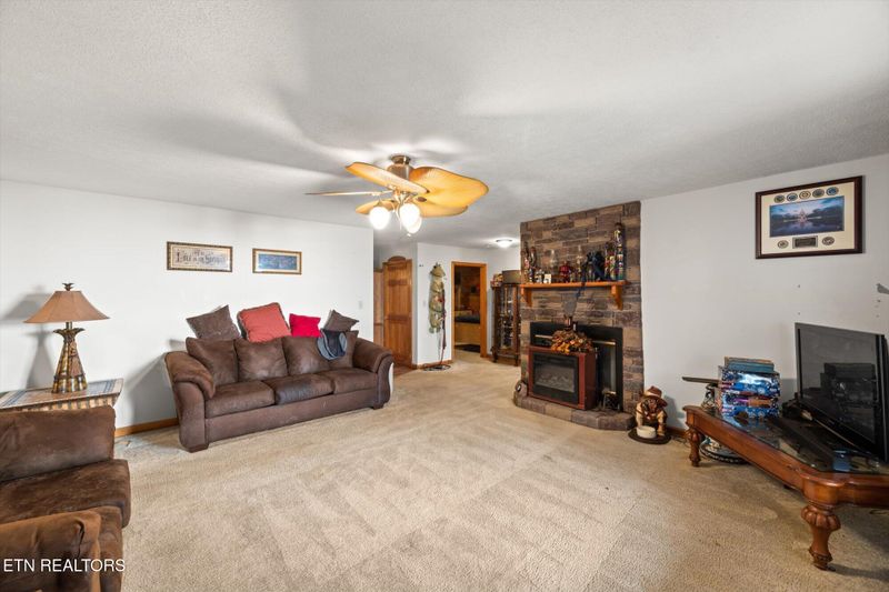 1614 Holston River Dr, Rutledge, TN 37861