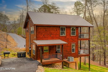 1614 Lake Dr, Gatlinburg, TN 37738