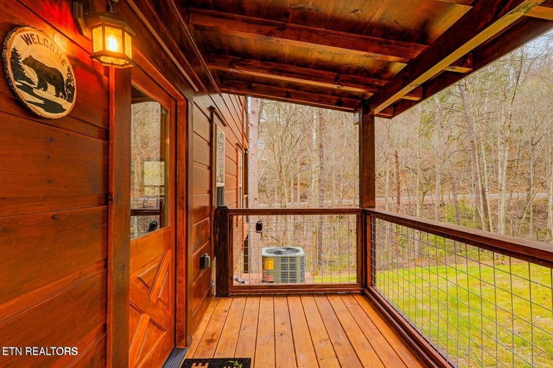 1614 Lake Dr, Gatlinburg, TN 37738