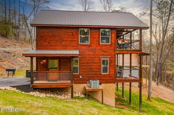 1614 Lake Dr, Gatlinburg, TN 37738