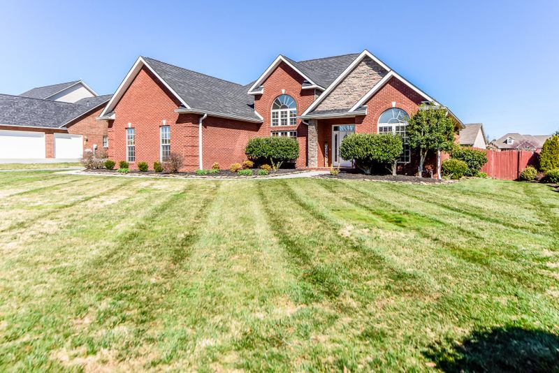 1614 Linden Hall Dr, Alcoa, TN 37701