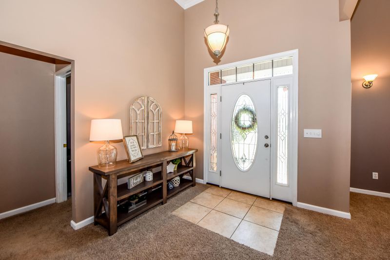 1614 Linden Hall Dr, Alcoa, TN 37701