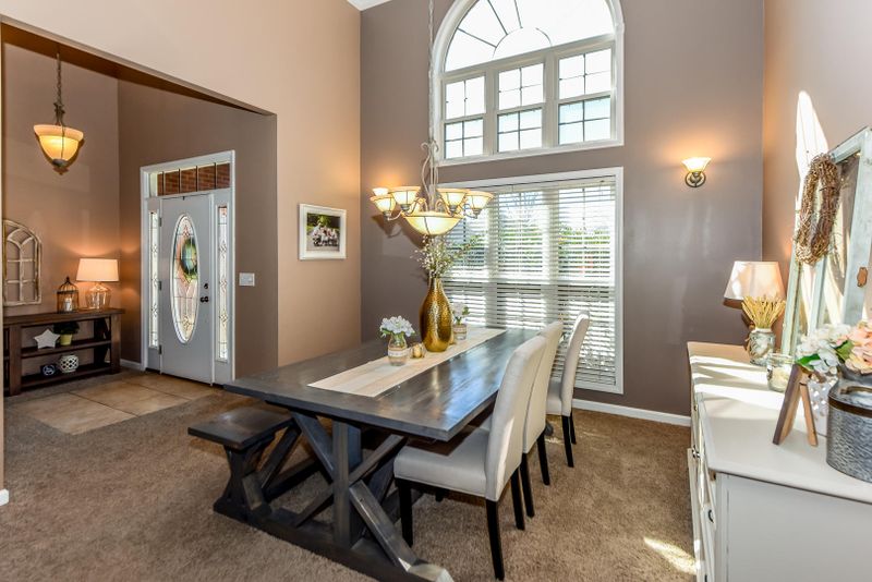 1614 Linden Hall Dr, Alcoa, TN 37701