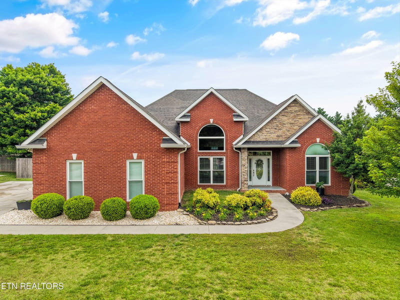 1614 Lindenhall Dr, Alcoa, TN 37701