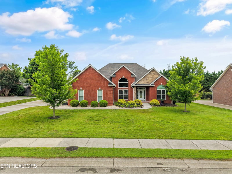 1614 Lindenhall Dr, Alcoa, TN 37701