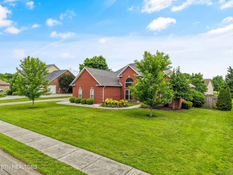 1614 Lindenhall Dr, Alcoa, TN 37701