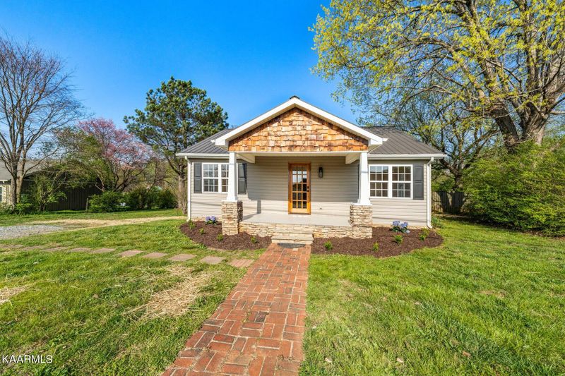 1614 Palos St, Athens, TN 37303