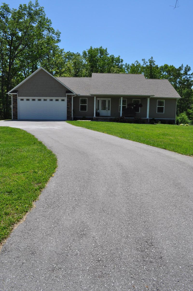 1615 E Cherokee Rd, Crossville, TN 38572
