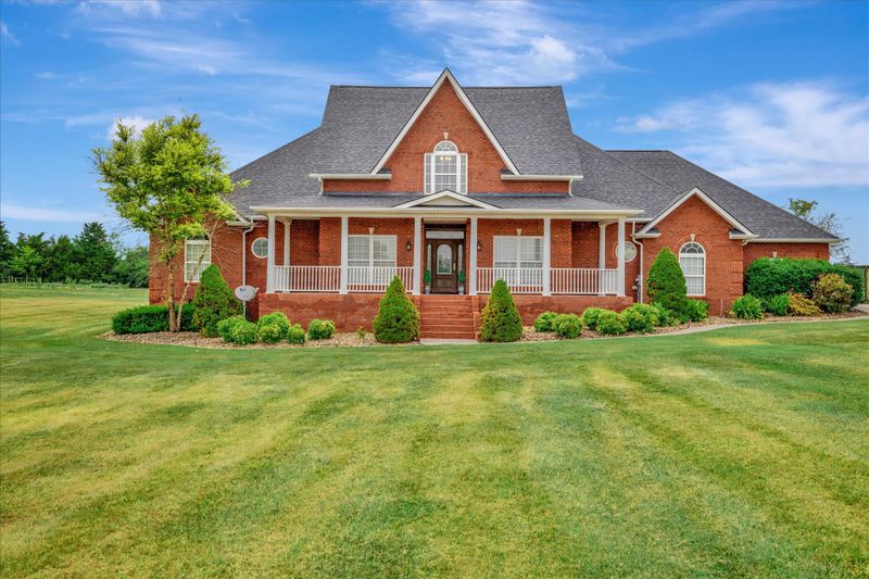 1615 Graves Rd, Strawberry Plains, TN 37871