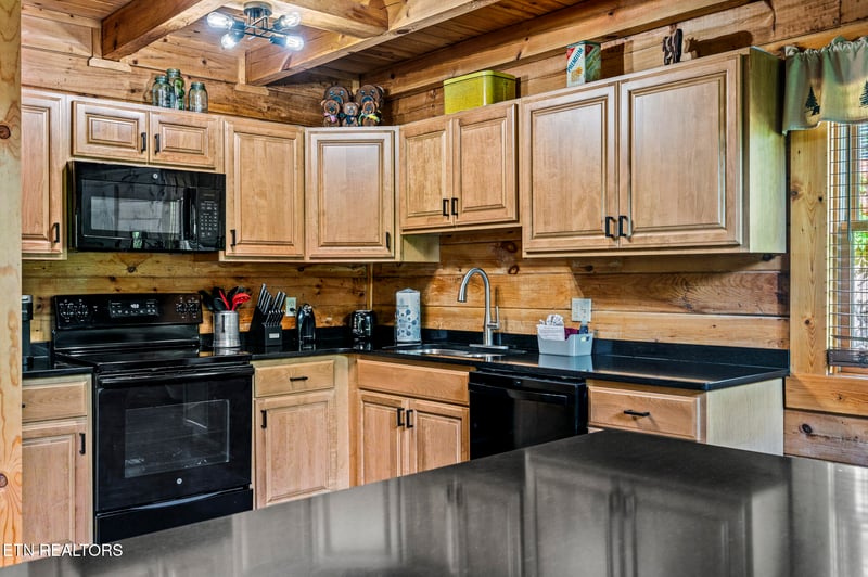 1615 Misty Hollow Way, Gatlinburg, TN 37738