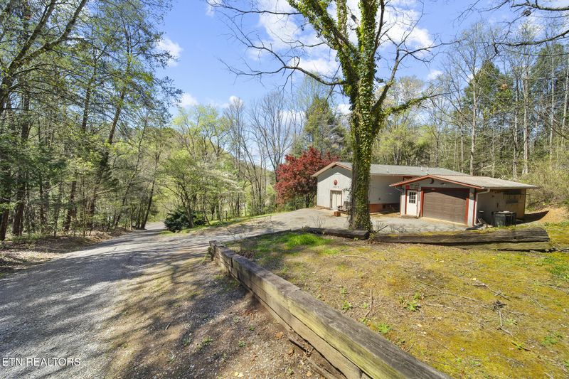 1615 Upper Middle Creek Rd, Sevierville, TN 37876
