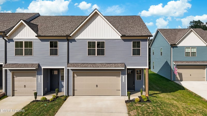 1616 Bennett Village Dr, Maryville, TN 37804