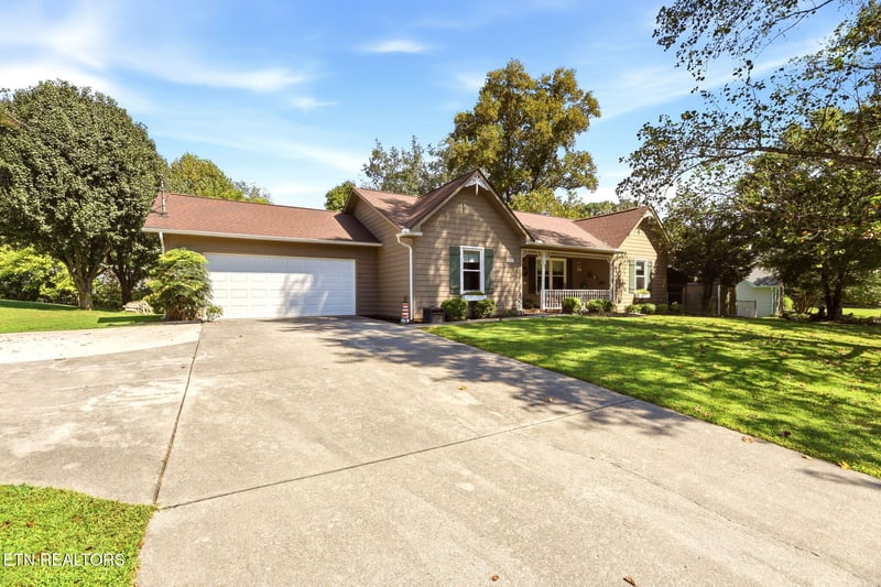 1616 Hidden Hills Dr, Clinton, TN 37716