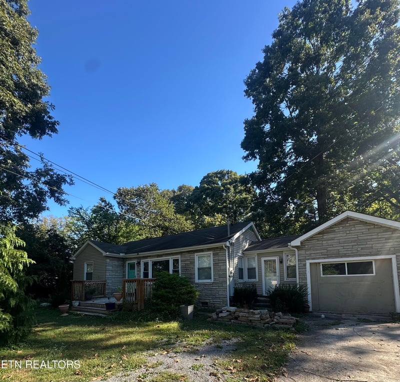 1616 Hollywood Rd, Knoxville, TN 37909