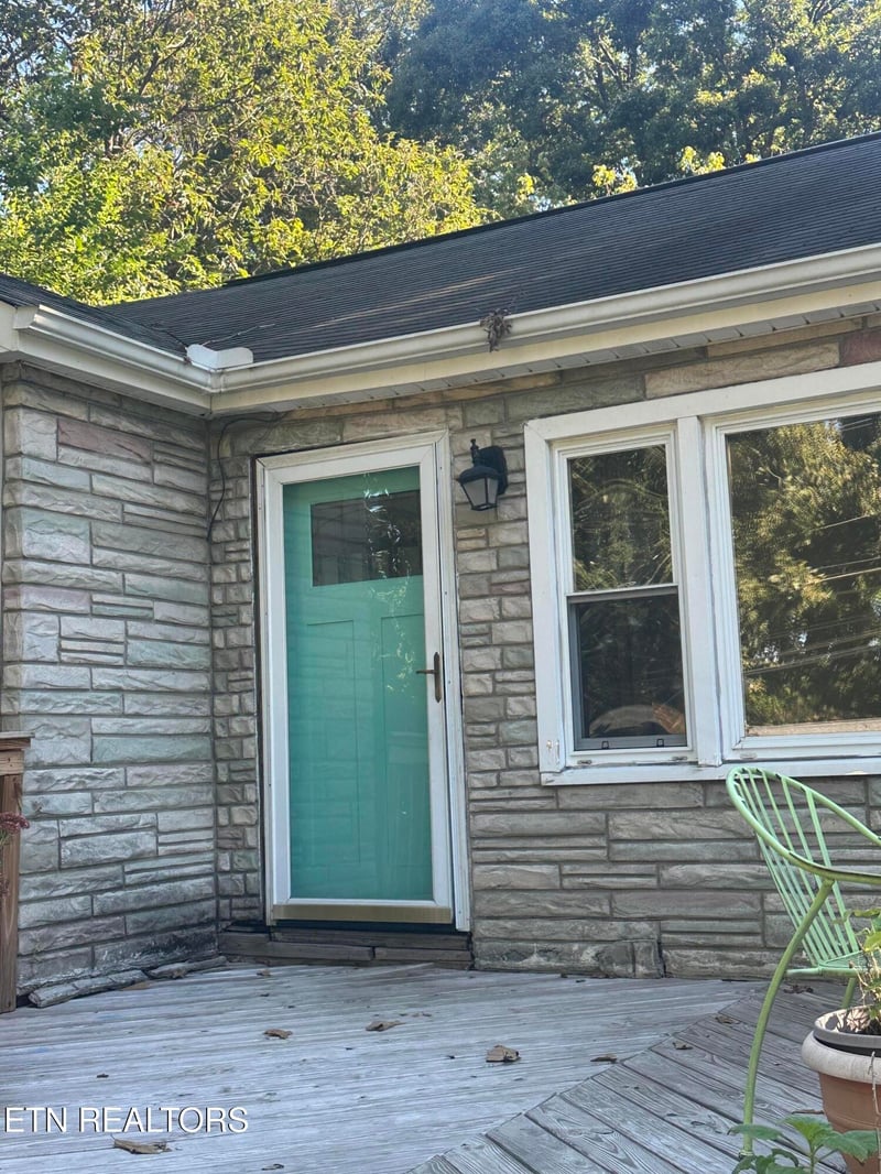 1616 Hollywood Rd, Knoxville, TN 37909