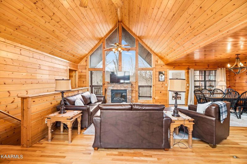 1616 Kissing Way, Sevierville, TN 37862