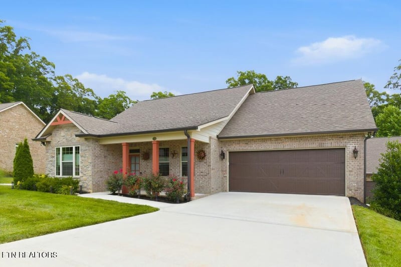 1617 Mountain Dr, Lenoir City, TN 37772