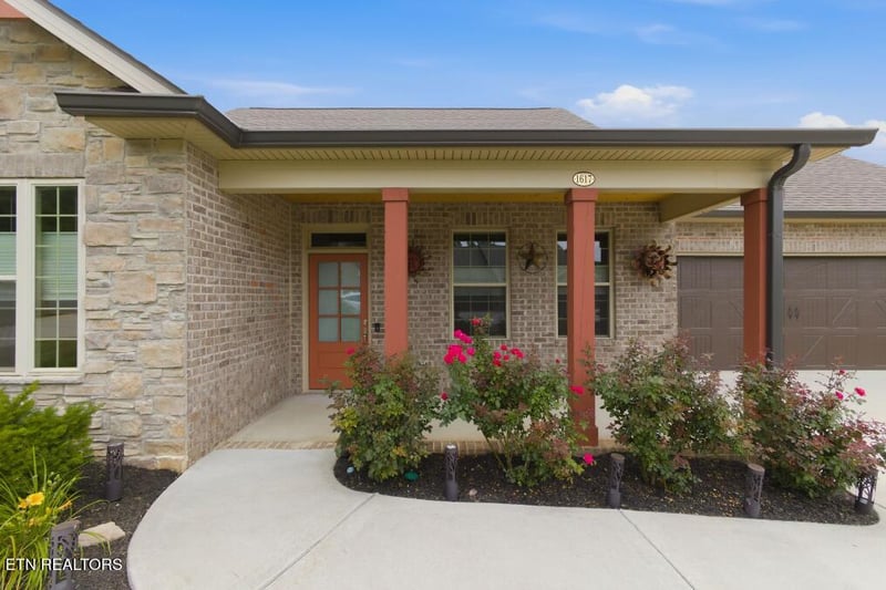 1617 Mountain Dr, Lenoir City, TN 37772