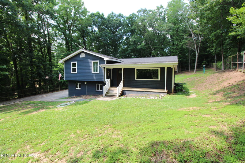 1617 N Campbell Station Rd, Knoxville, TN 37932