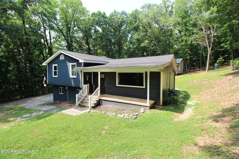 1617 N Campbell Station Rd, Knoxville, TN 37932