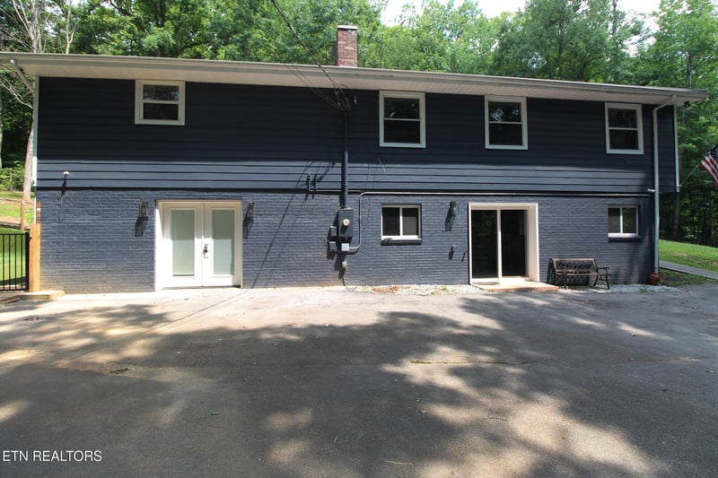 1617 N Campbell Station Rd, Knoxville, TN 37932