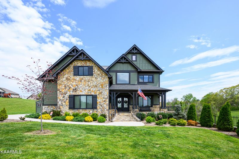 1617 Regency Ct, Sevierville, TN 37862
