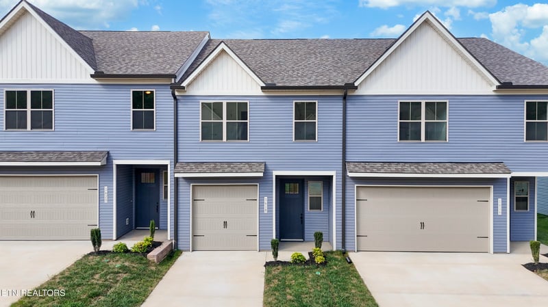 1618 Bennett Village Dr, Maryville, TN 37804