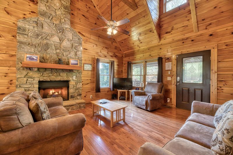 1618 Little Cabin Loop, Sevierville, TN 37876