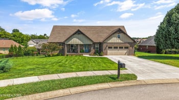 1619 Cascading Falls Ln, Sevierville, TN 37876