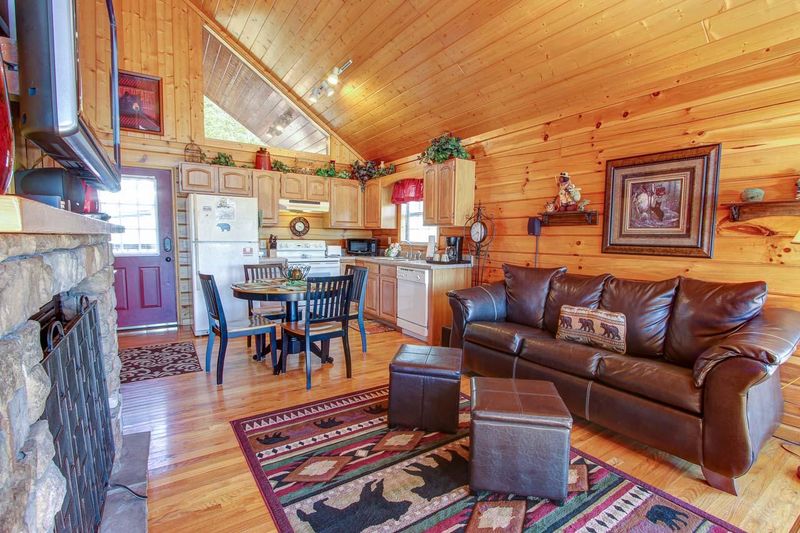 1619 Pinewood Way, Sevierville, TN 37862