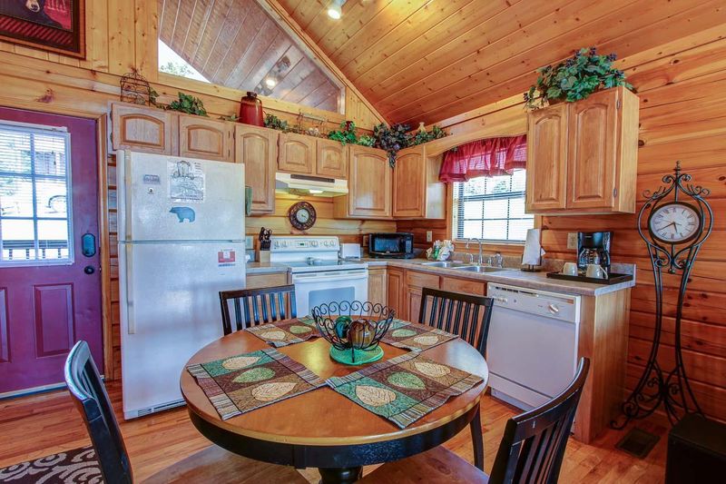 1619 Pinewood Way, Sevierville, TN 37862