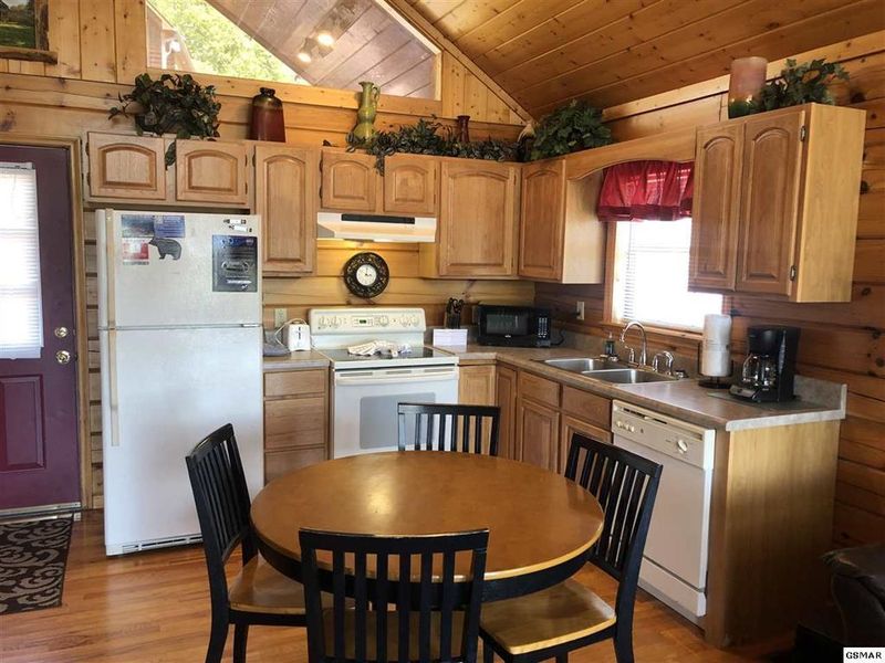 1619 Pinewood Way, Sevierville, TN 37876