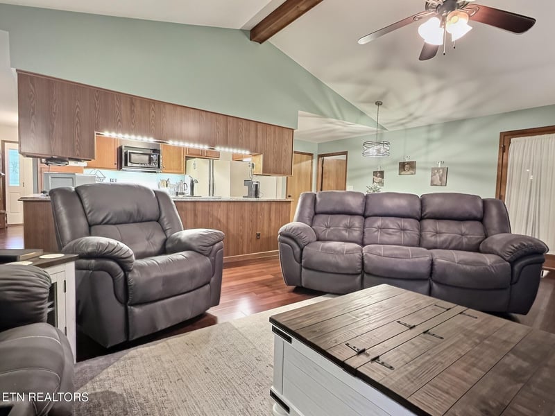 162 Mineral Springs Ln, Jacksboro, TN 37757