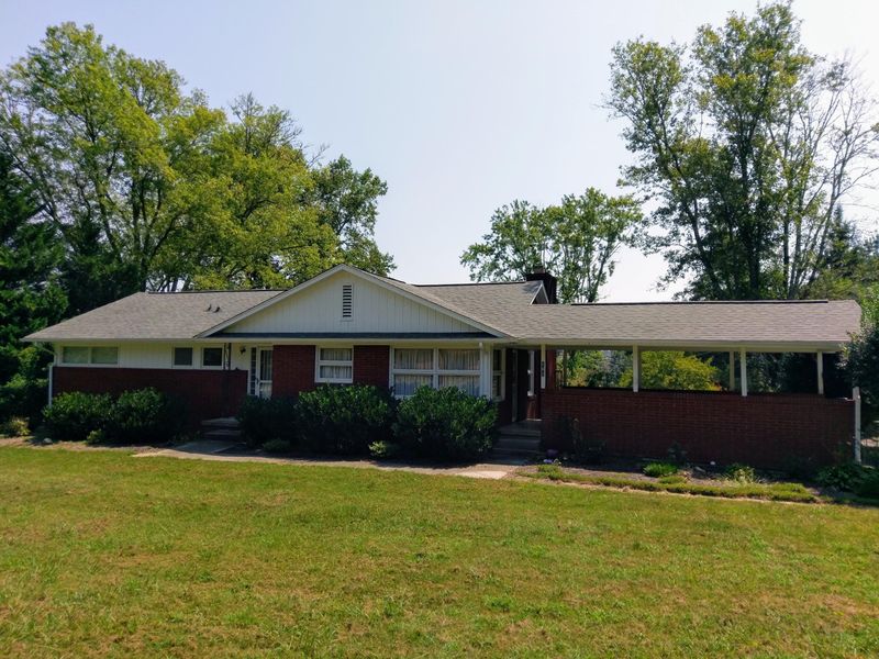 162 N Seneca Rd, Oak Ridge, TN 37830