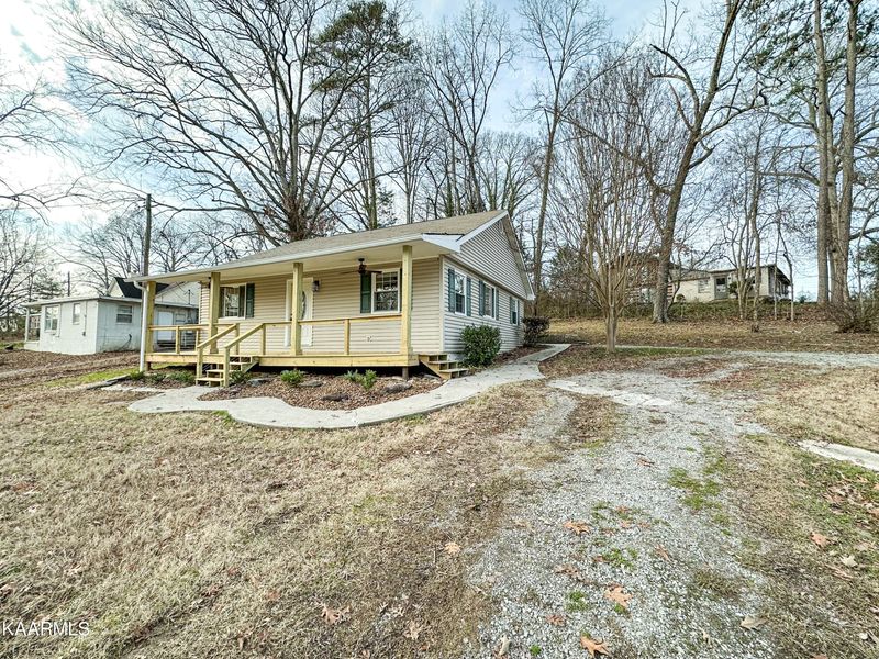 162 Northwestern Ave, Oak Ridge, TN 37830
