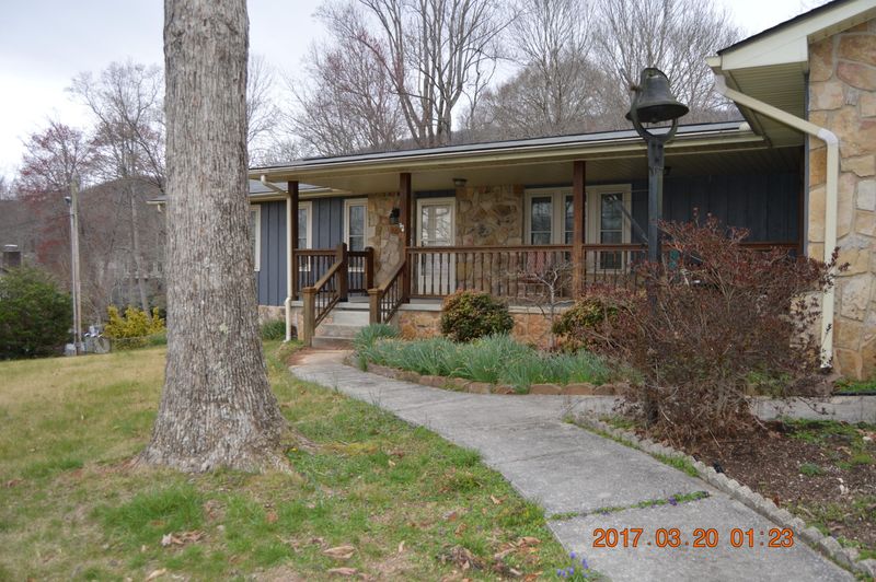 162 Red Bud Dr, Harriman, TN 37748