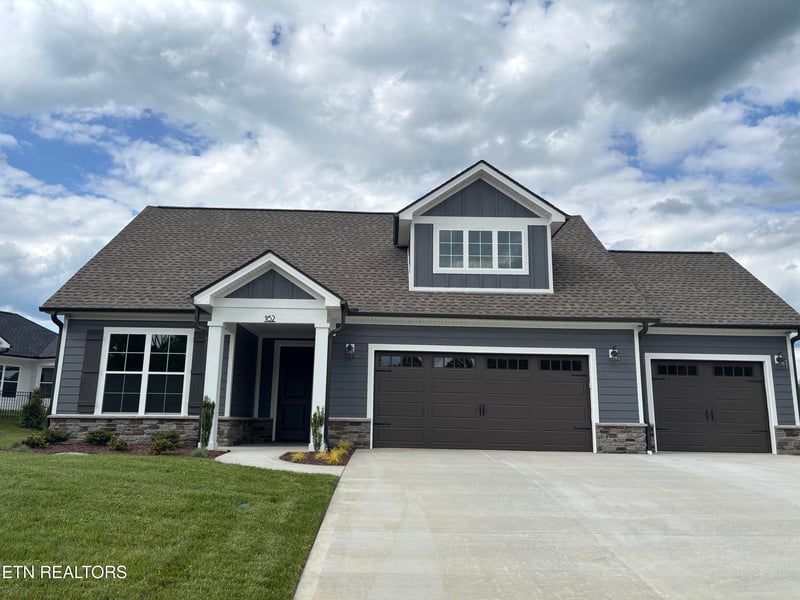 162 River Birch Dr, Lenoir City, TN 37771