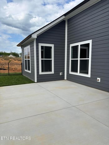 162 River Birch Dr, Lenoir City, TN 37771