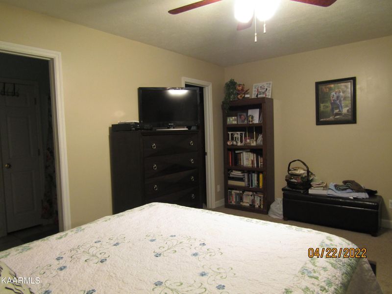 162 Sycamore Dr, Jacksboro, TN 37757