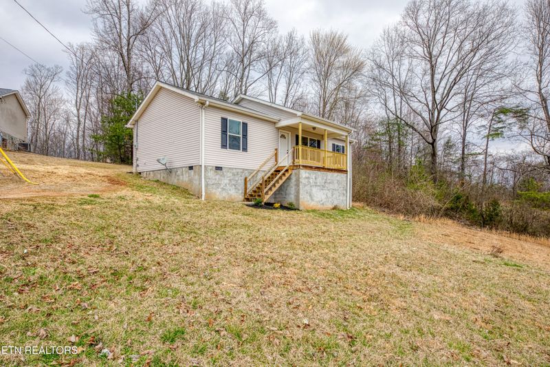 162 Volunteer Ln, Clinton, TN 37716