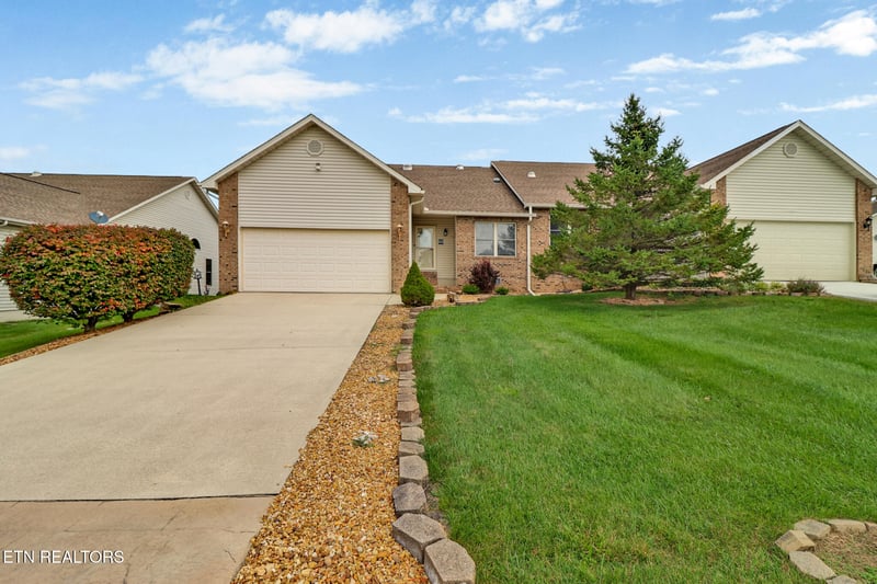 162 Woodgate Dr, Crossville, TN 38571