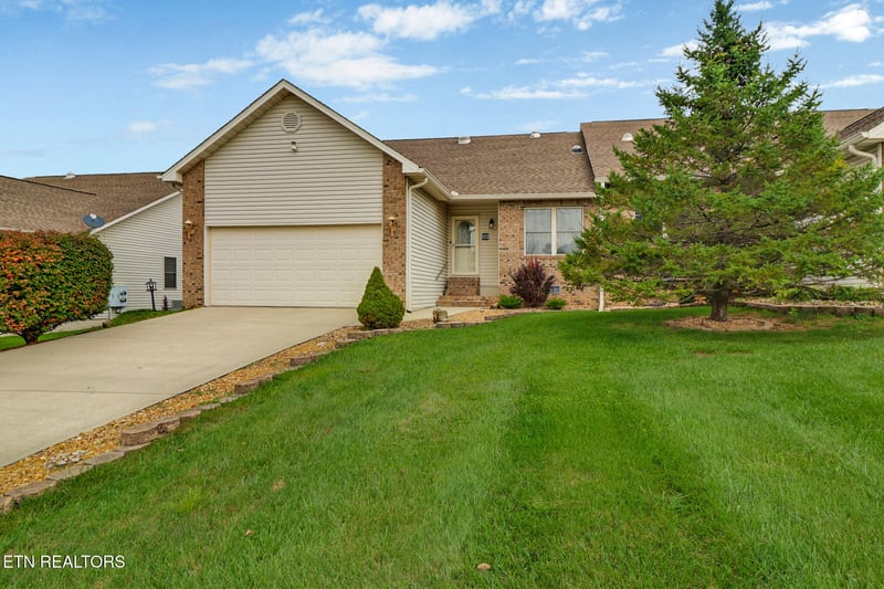 162 Woodgate Dr, Crossville, TN 38571
