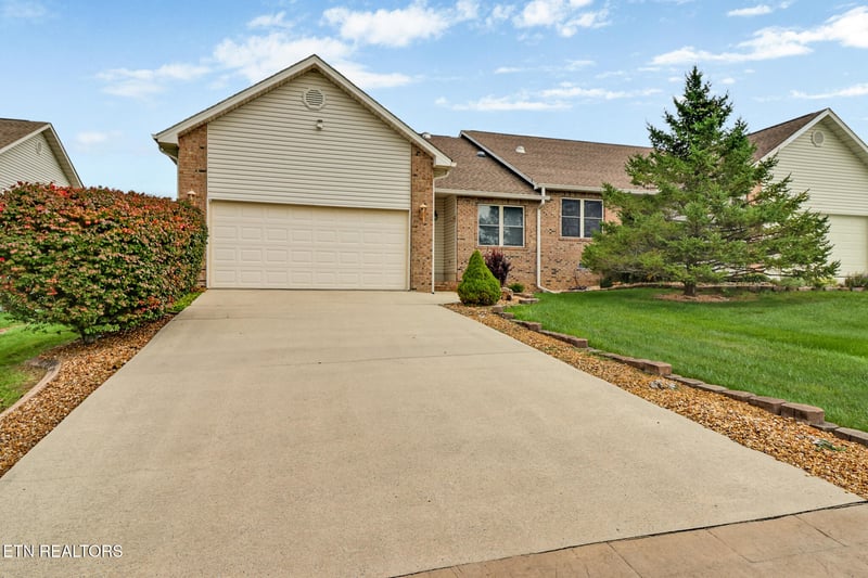 162 Woodgate Dr, Crossville, TN 38571