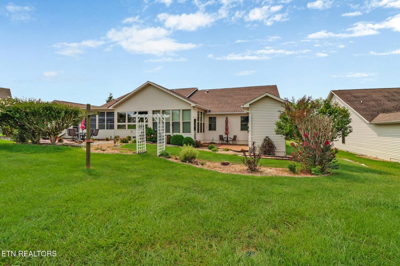 162 Woodgate Dr, Crossville, TN 38571